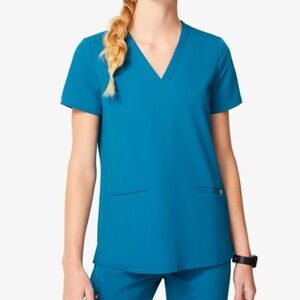Figs scrub top